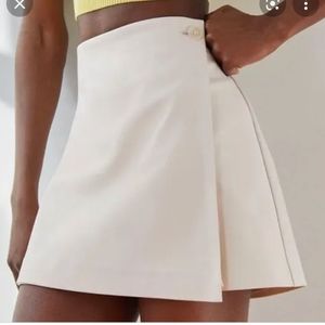 NWOT aritzia babaton madden skirt bone 8, fits 10